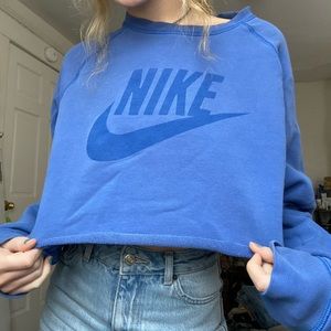 CROPPED NIKE SWEATSHIRT